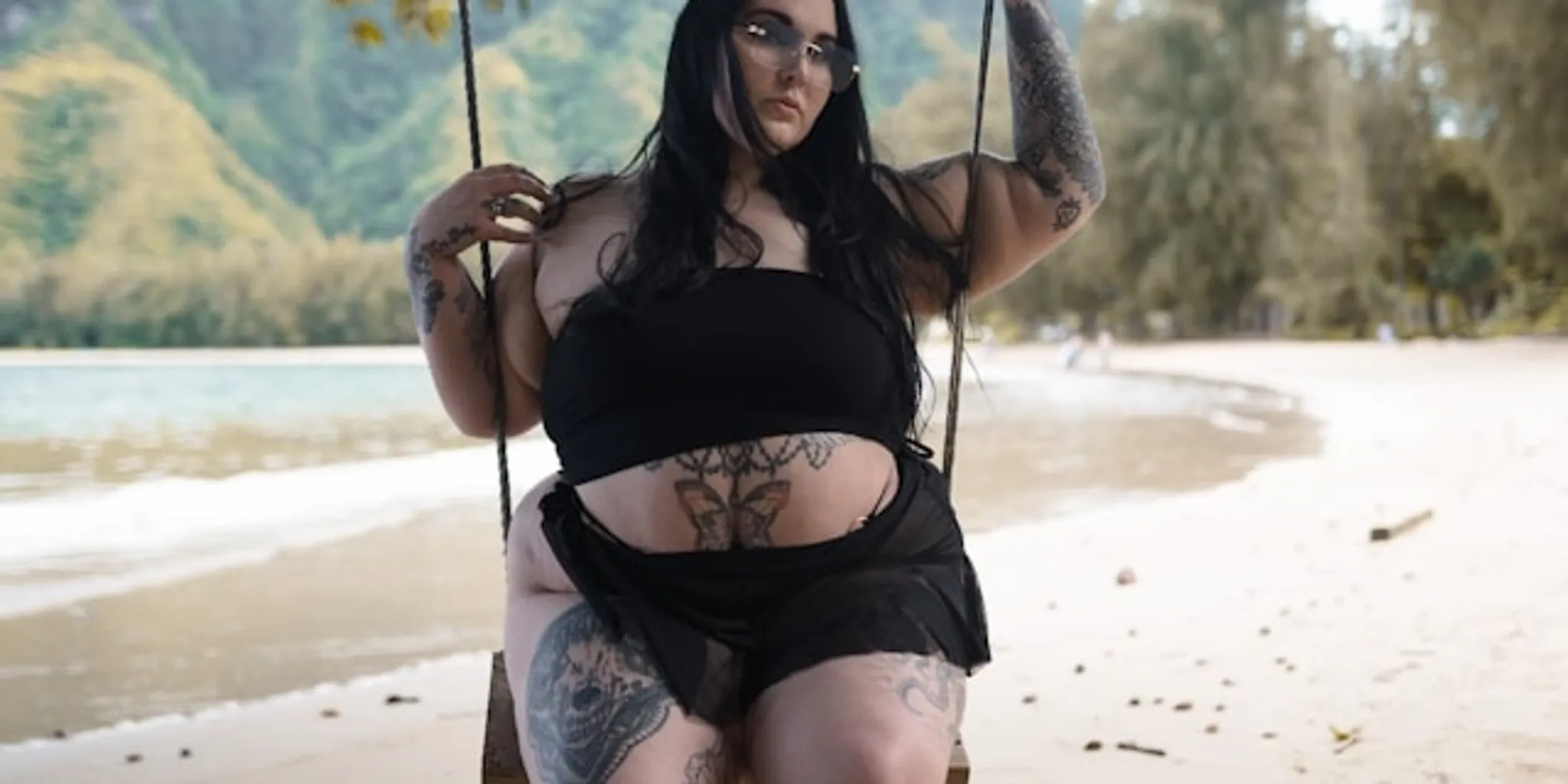 A BBW on the swing