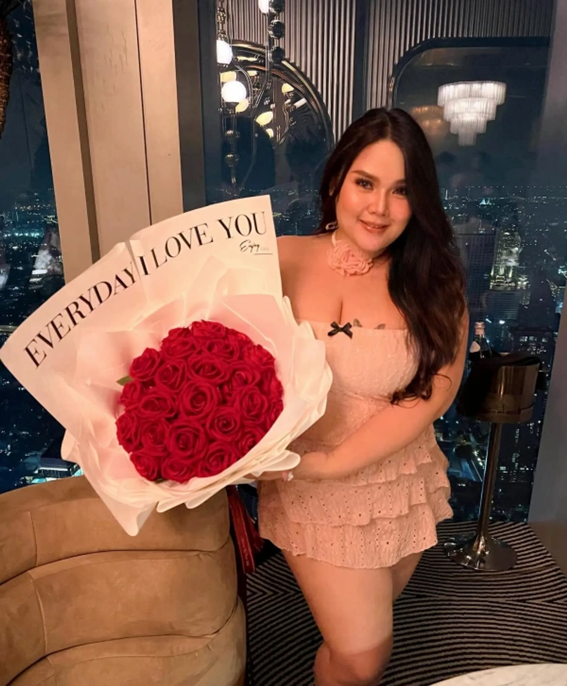 thailand curvy model cherry