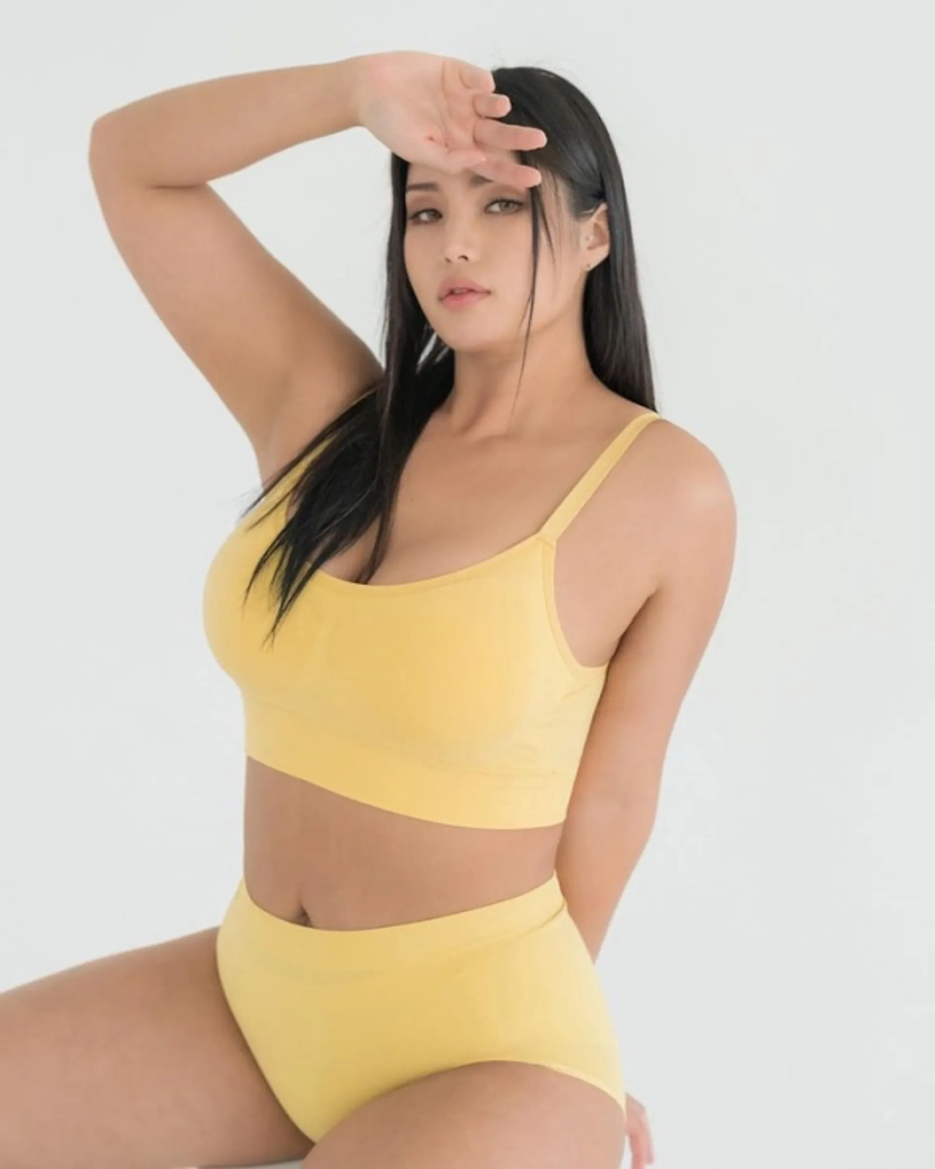asian model ah seung yeon