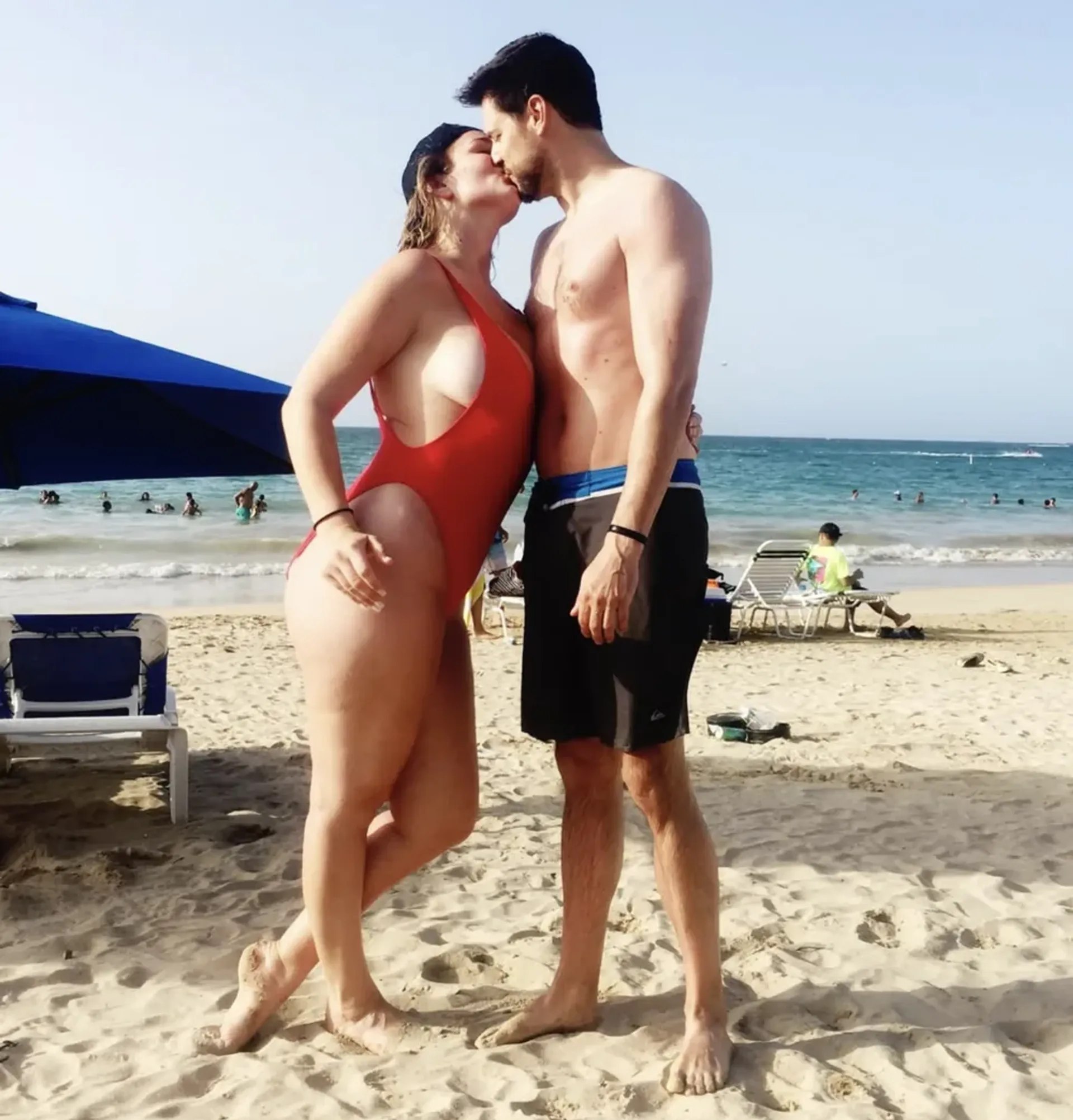 Hunter McGrady and Brian Keys kissing on the beach