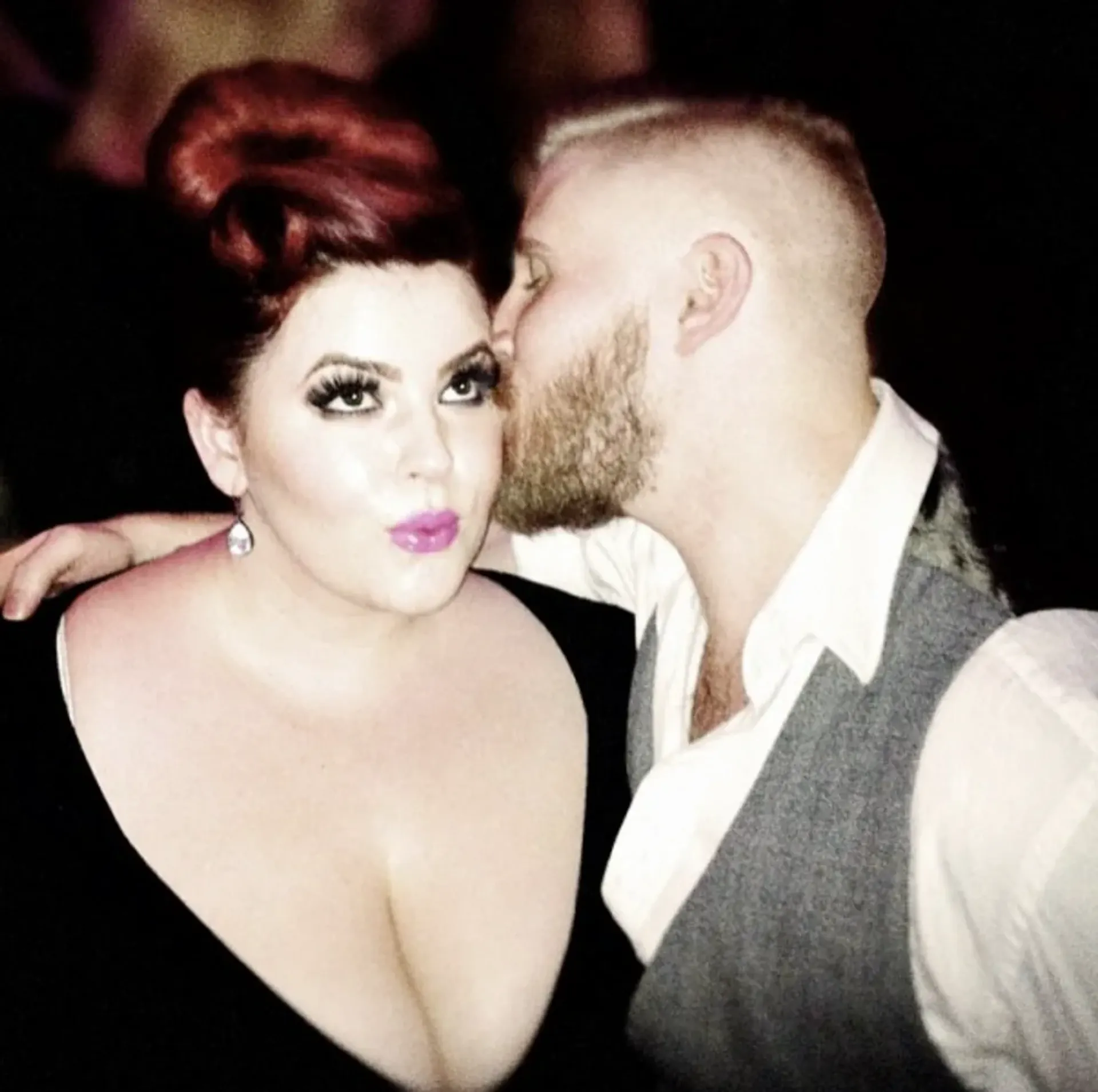 Nick Holliday kissing Tess Holliday on the cheek