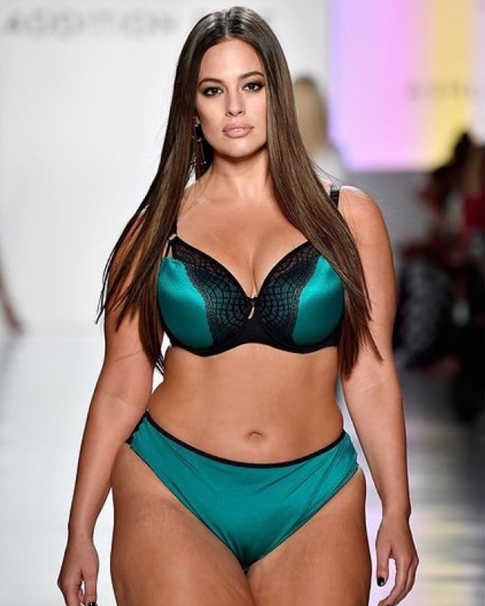 hottest plus size bikini models-ashleygraham