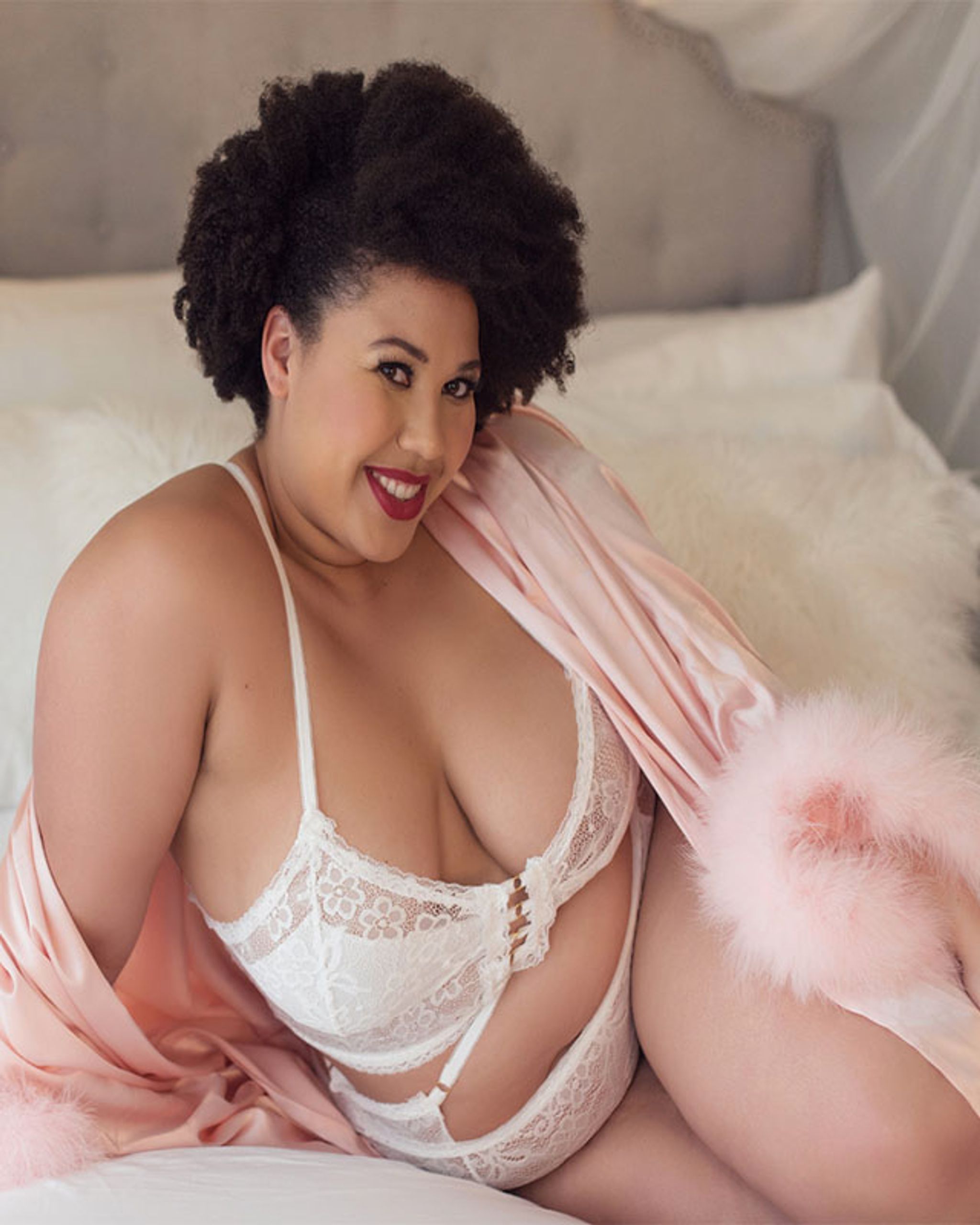 Lingerie photo shot-bbw woman