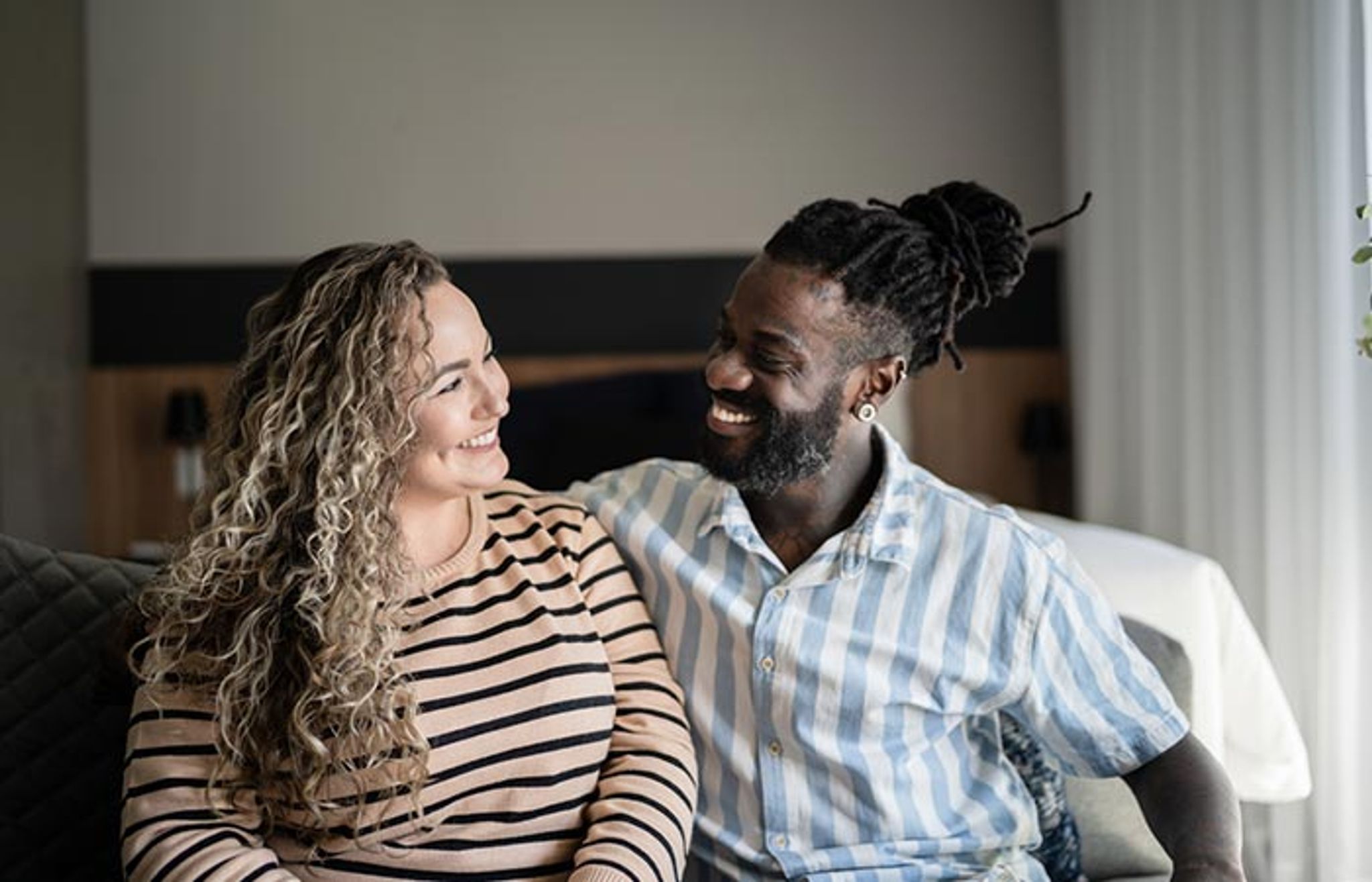 big beautiful woman chat with her black husband
